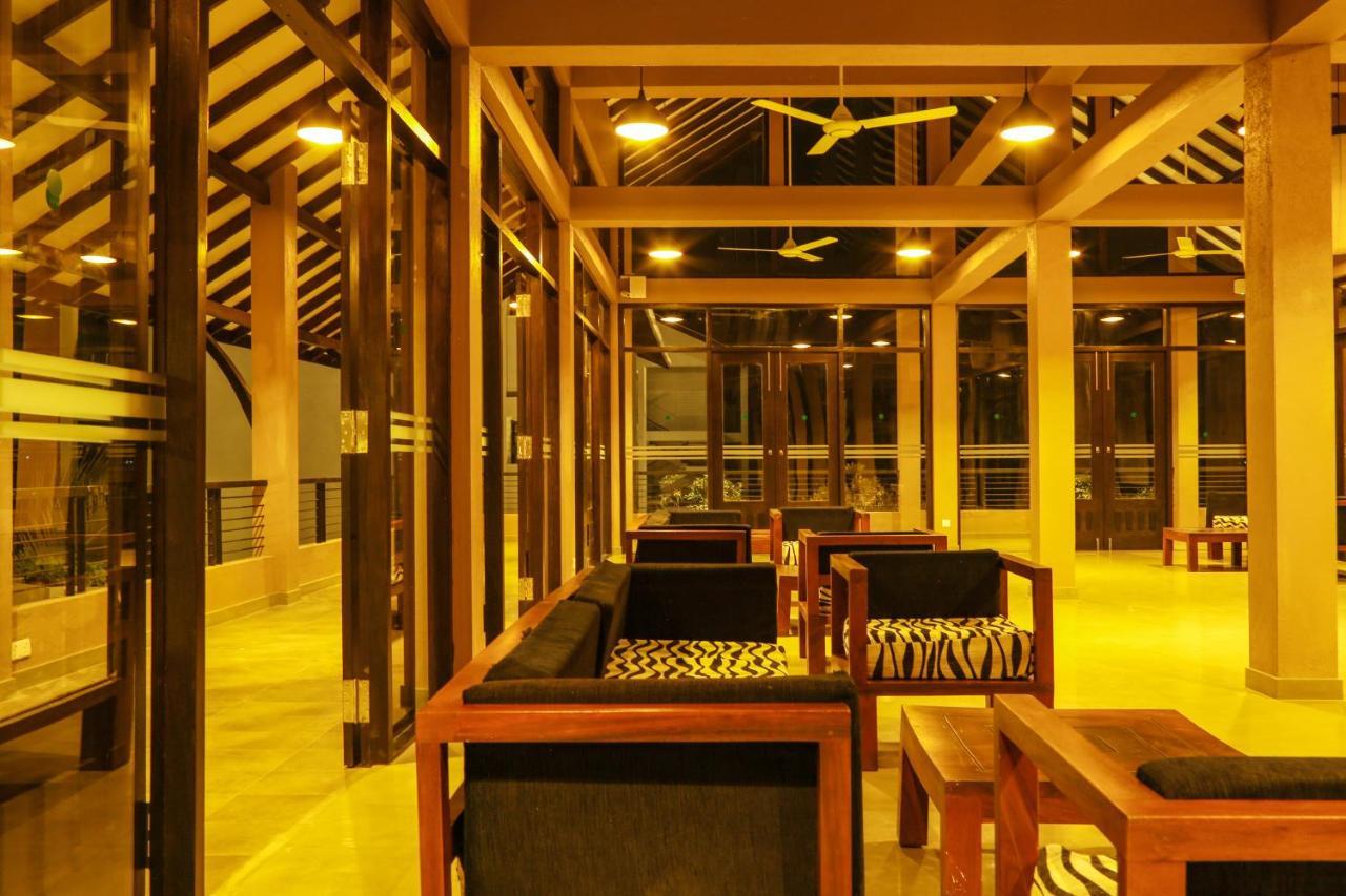 Hotel Oak Ray Wild Yala Tissamaharama Esterno foto
