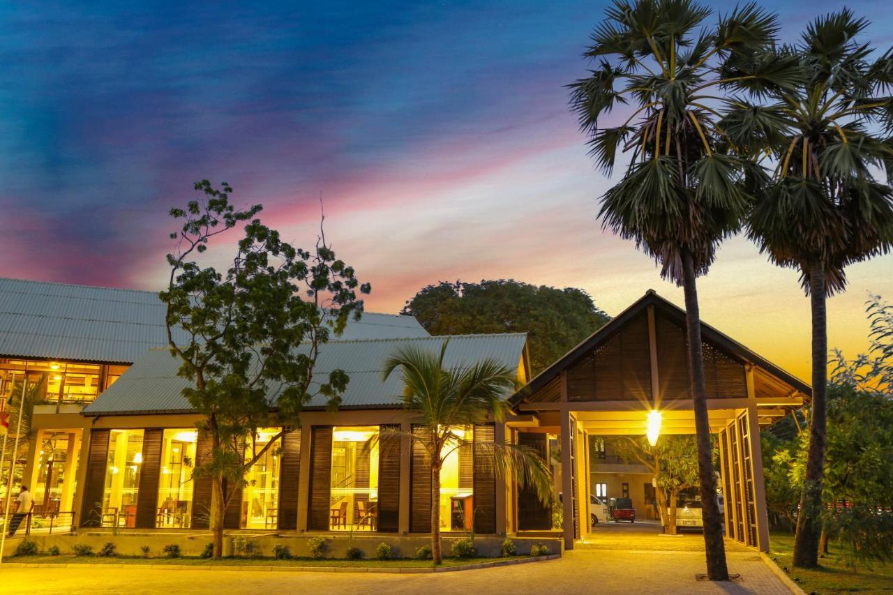 Hotel Oak Ray Wild Yala Tissamaharama Esterno foto