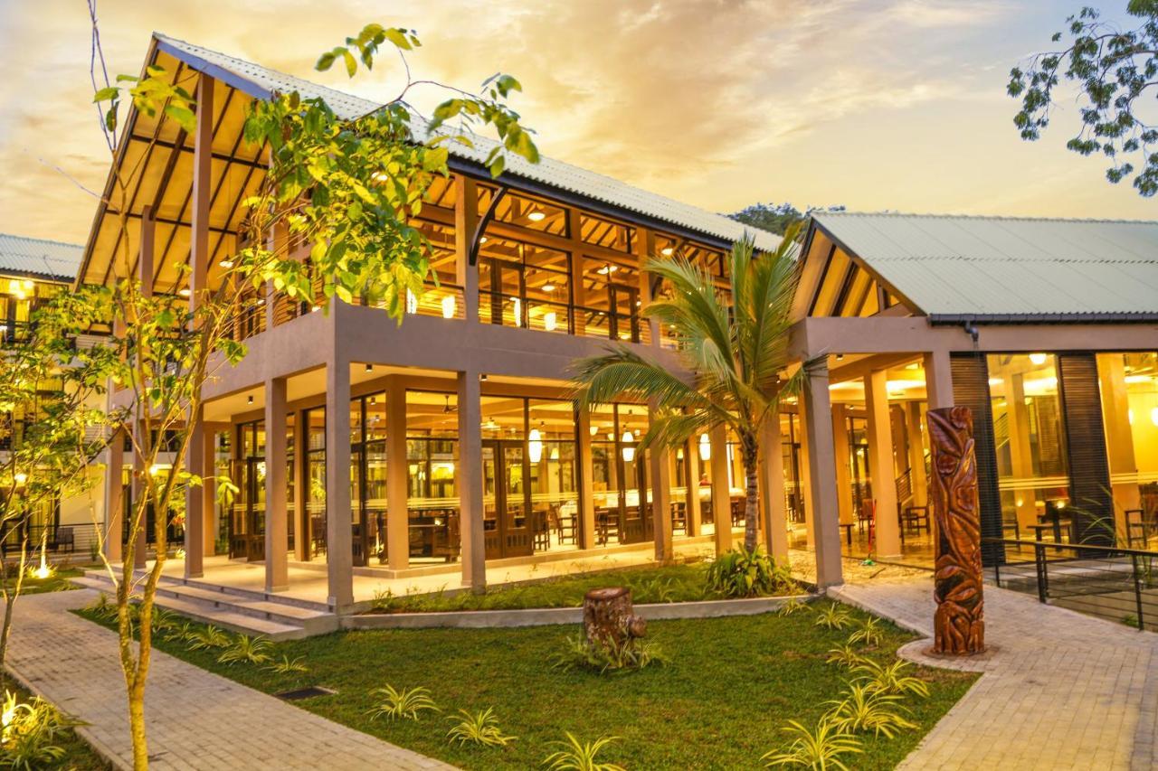 Hotel Oak Ray Wild Yala Tissamaharama Esterno foto